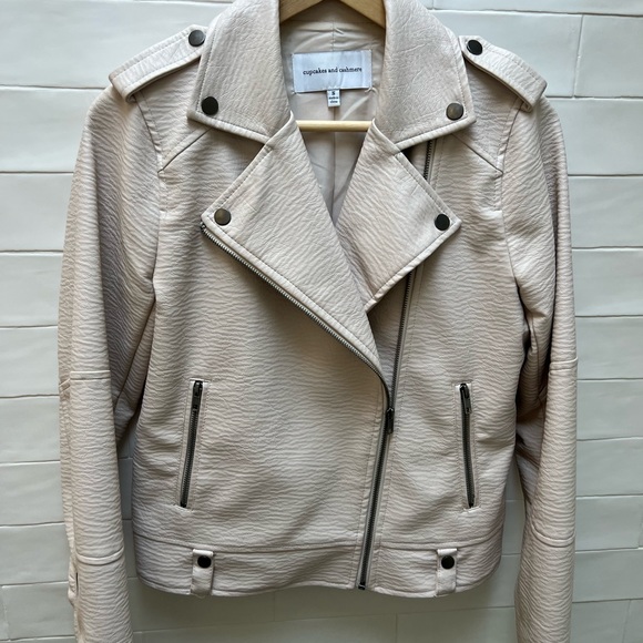 Cupcakes & Cashmere Moto Jacket in Dusty Pink - Picture 5 of 6